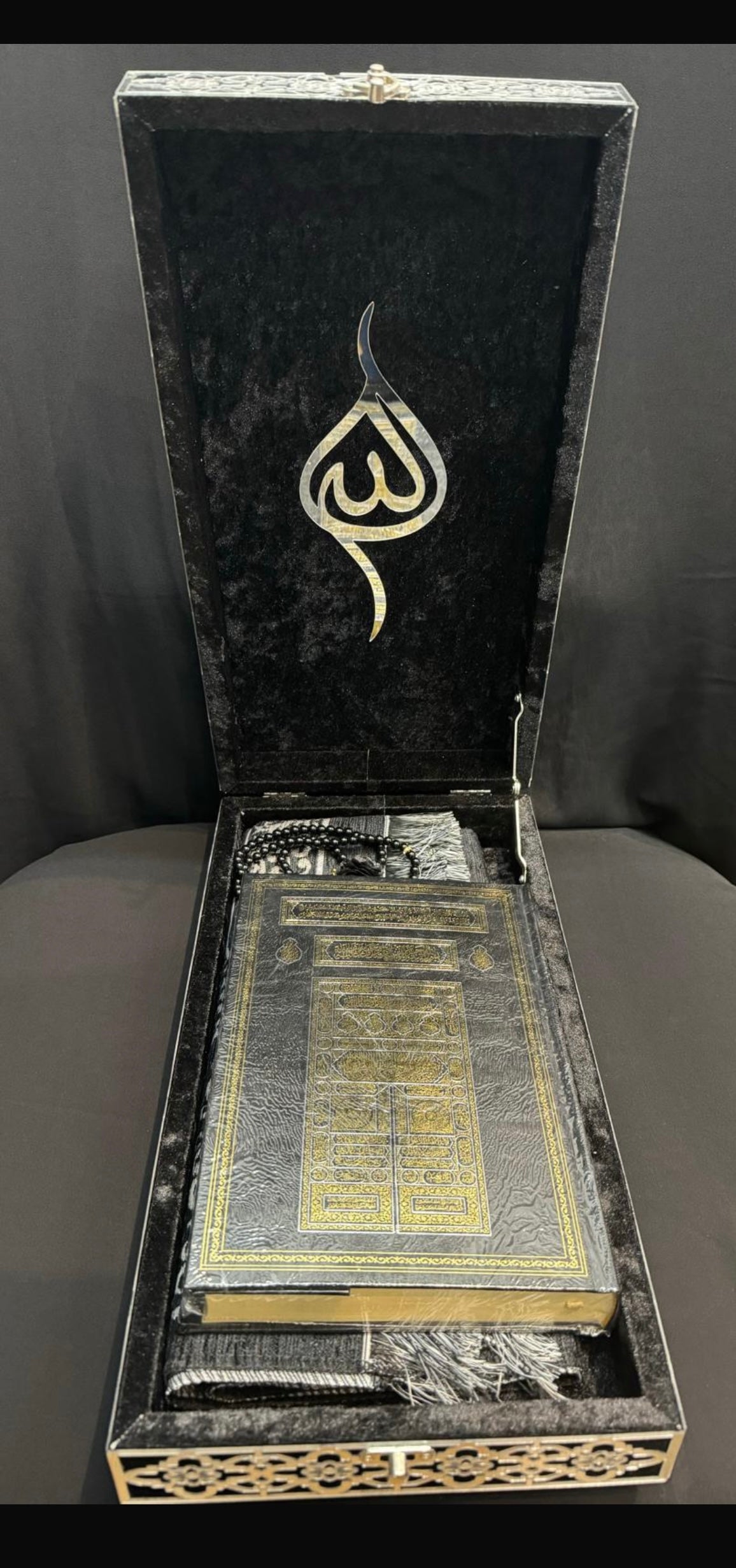 AL QURAN IN RECTANGLE VELVET BOX