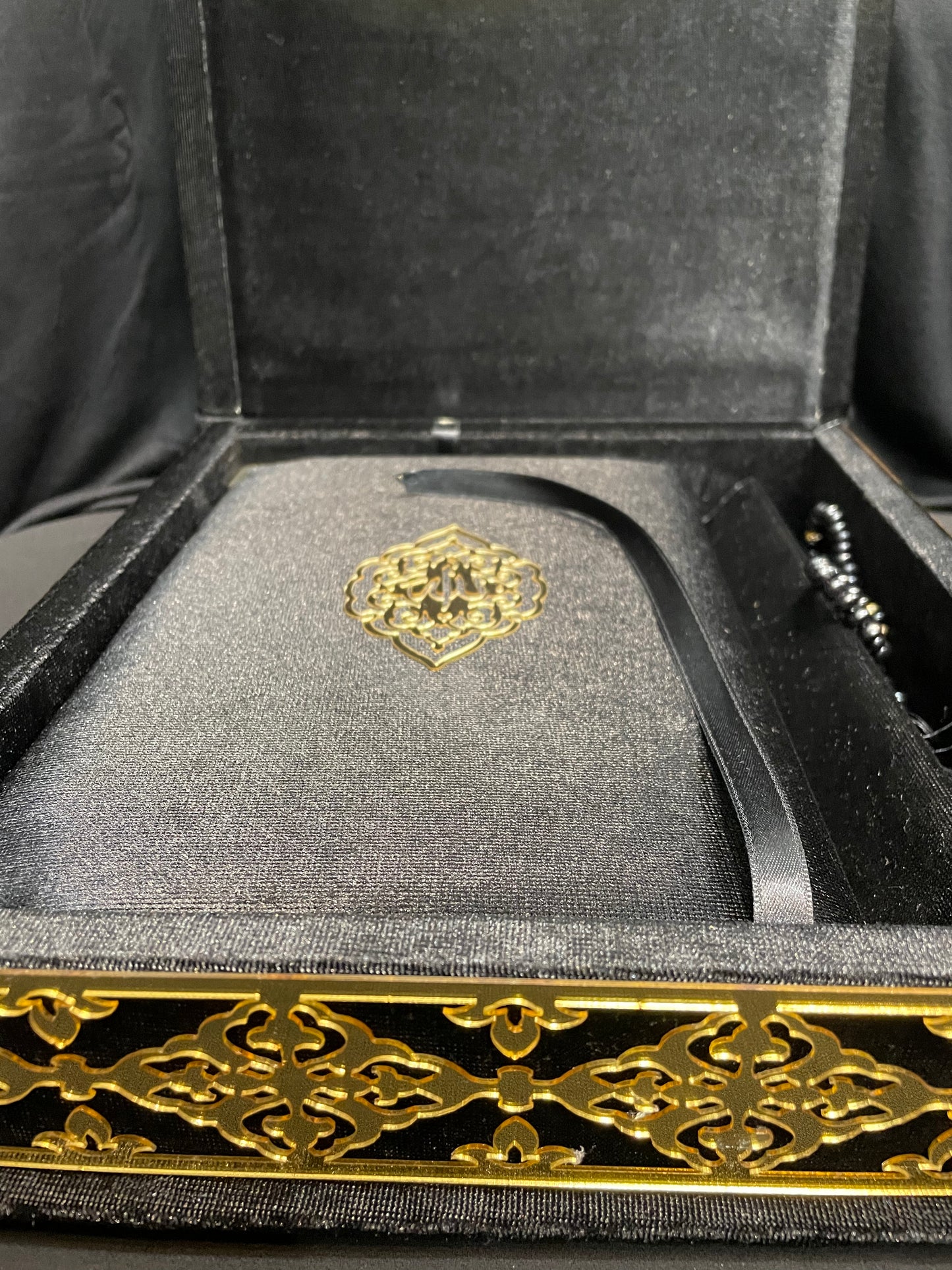 AL QURAN IN LUXURIOUS VELVET BOX| LARGE SQUARE SIZE